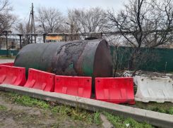 В Ростове убрали опасную бочку с битумом в жилом районе 
