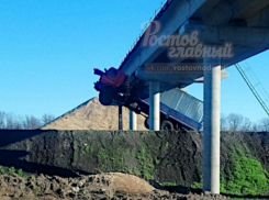 На взлет неудачно пошел грузовик на трассе в Ростовской области