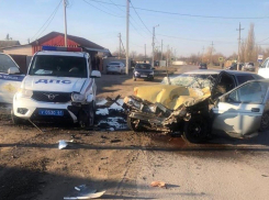 В сети появилось видео ДТП с участием машины ДПС в Ростовской области