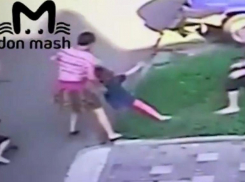 Полицейские в Ростове задержали пьяную мать, которая издевалась над дочерью