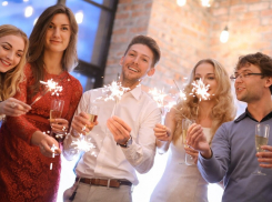 Больше алкоголя: работники Ростовской области рассказали, как проходят новогодние корпоративы