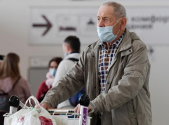 Ростовским пенсионерам советуют сидеть дома