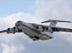 Самолет МЧС России доставил в Ростов 34 тонны гуманитарной помощи для Донбасса