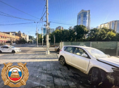 Пожилой водитель погиб после аварии на Большой Садовой у музтеатра в Ростове