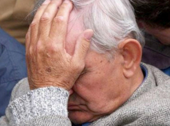 Двое мужчин жестоко избили и ограбили пенсионеров в Ростовской области