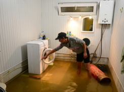 Вода в доме на Братском достигла двух метров