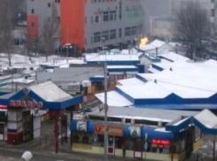 Мясной ларек вспыхнул на рынке «Квадро» в Ростове