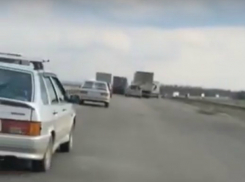 Заставляющая автомобилистов ползти на «дрожащих колесах» убитая ростовская трасса попала на видео