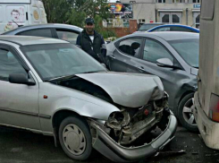 Смачное тройное ДТП с участием маршрутного такси произошло в Ростове