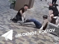 Подростка избили и ограбили в ЖК Ростова