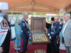 Уникальный ковчег с мощами 43 святых привезли в Ростов