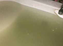 Вонючими грязевыми ваннами «побаловали» коммунальщики «дождавшихся» жителей Ростова