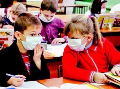 Ростовских школьников заставляют посещать уроки в масках