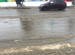 Из-за затяжного дождя ростовские улицы утопают в воде