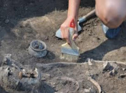 Древний жертвенник обнаружили археологи при раскопках в центре Ростова