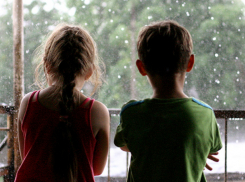 Лишенная родительских прав женщина наживалась на детских пособиях в Ростовской области