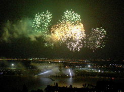 Грандиозным салютом завершился День Победы в Ростове