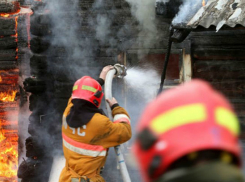 Пенсионерка получила ожоги во время пожара в жилом доме в Ростовской области