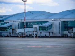 В аэропорту Платов после экстренной посадки скончался второй пилот самолета 
