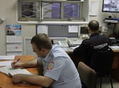 На полицейского из  Ростовской области скинули арматуру и избили 