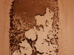 На текущую из крана землю пожаловались жители Ростова на видео