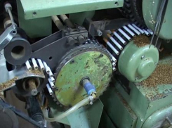 Нелегальный цех по производству сигарет в Таганроге замаскировали под бильярдную 