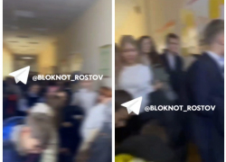 Пятиклассники попали в давку из-за драки в лицее Ростова
