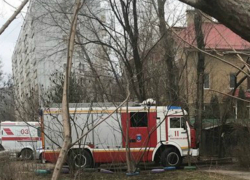 Жильцов многоэтажки в Ростове экстренно эвакуировали из-за угрозы взрыва