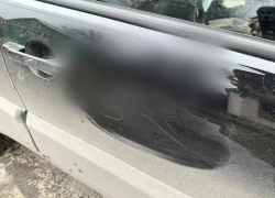 Пожилая рецидивистка из Шахт изуродовала авто соседки ножницами и нацарапала мужской половой орган