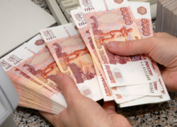 Ненасытный судебный пристав не постеснялся положить в карман миллион рублей от ростовчанки 