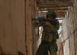 Новобранцы-контрактники ЮВО прошли обучение тактике штурма населенного пункта