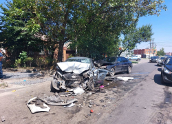 В Ростове в массовой аварии на Змиевской балке погиб мужчина, трое пострадали