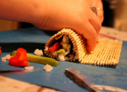 После массового отравления роллами в Шахтах возбудили уголовное дело