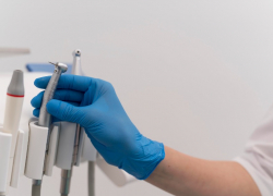 На Дону подорожали стоматологические услуги: удаление зуба выросло в цене почти на 18%