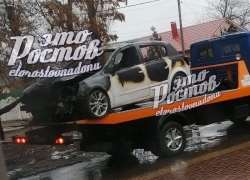 В Ростовской области иномарка врезалась в здание школы и загорелась