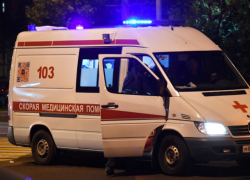 Две иномарки впечатались в бетонный забор на Мадояна в Ростове