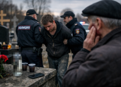 На кладбище под Ростовом во время поминок мужчина избил и ограбил собутыльника