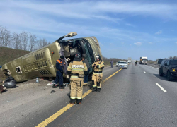 На трассе в Ростовской области перевернулся автобус с пассажирами