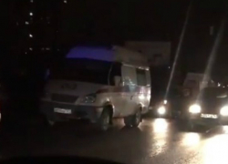 Огромная пробка образовалась вокруг сбитого на дороге пешехода в Ростове
