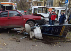 «Пункт назначения - Простоквашино»: бешеная легковушка натворила бед в Ростове