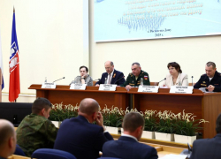 В Ростове планируют убрать рекламу на Театральной площади ко Дню Победы
