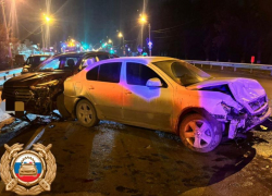 В ДТП с тремя автомобилями пострадала женщина в Ростовской области