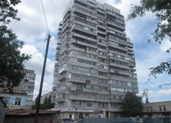 В Таганроге разбился мужчина, упав с крыши многоэтажки