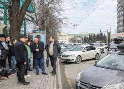 На Ворошиловском проспекте запретят парковку «елочкой» 