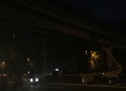 Опасная прогулка по мрачной и темной хоррор-эстакаде в Ростове попала на видео