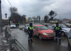 Мужчина разграбил терминал оплаты автомойки на глазах у обеспокоенного администратора в Ростове