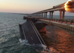 Продажу билетов на поезда и автобусы из Ростова в Крым приостановили из-за разрушения Крымского моста