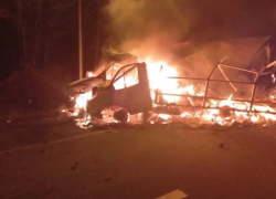 Четыре грузопассажирские газели сгорели в одном дворе в Ростовской области