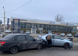 В больницу попала 9-летняя девочка после тройного ДТП в Ростове