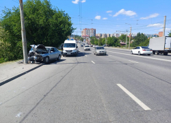 Водитель допустил наезд на опору ЛЭП и погиб в Ростове